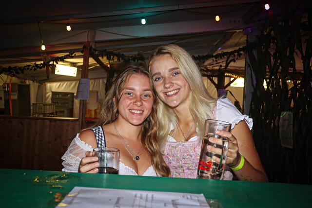 Denise und Luisa | Foto: Angelika Trzcinska