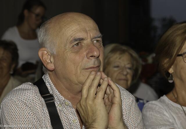 Karlheinz Dietl aus Mödling lauscht dem Konzert. | Foto: cinemotion - Ivanek