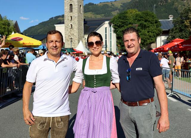 Thomas Weissbacher (GF Tourismusverband Maishofen) , Besucherin Margit Scheyerer , Matthias Neumayr (Obmann Tourismusverband Maishofen).