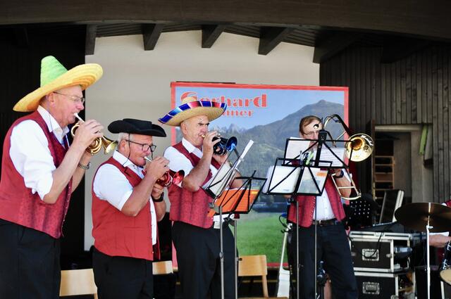 Bildbeweis: Auch bei südamerikanischen Weisen zeigten sich die Musikusse in jeder Hinsicht kompetent. | Foto: Hassl