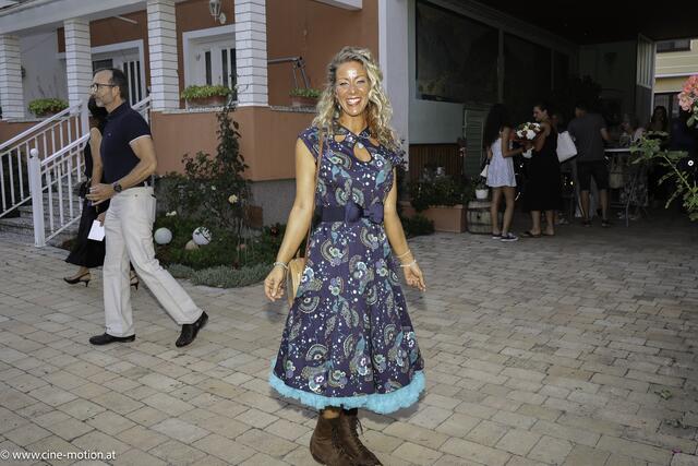 Tina Dendl im tradioninellen Outfit aus Amstetten. | Foto: cinemotion - Ivanek
