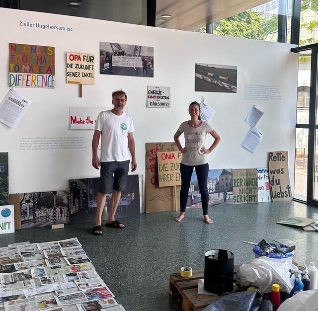 Hannes Hohensinner und Sandra Weilnböck organisieren die Ausstellung. | Foto: Weilnböck, Hohensinner