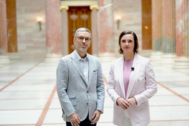 Auch als Kanzler würde Herbert Kickl an seinem Umgangston nichts ändern: "Ich bin nicht in die Politik gegangen, um mich zu verstellen", meint der FPÖ-Bundesparteiobmann im Sommergespräch mit Susanne Schnabl. | Foto: ORF/Roman Zach-Kiesling
