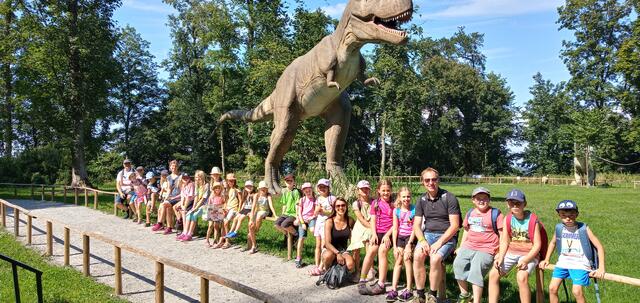 Die Kinder erlebten wie die Zeit, in der Dinosaurier noch lebten, gewesen sein könnte. | Foto: Magdalena Eichlberger