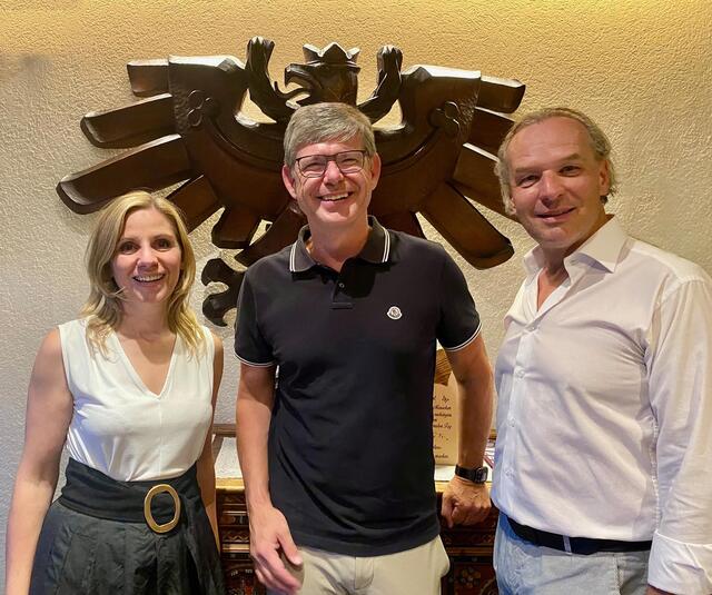 Von links: LAbg. Katrin Brugger, Rudolf Schrefl (CEO Drei), Johannes Ausserladscheiter (EU-Konsulent).