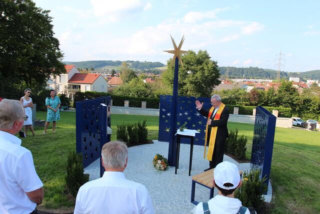 Segnung der Gedenkstätte durch Pfarrer Friedrich Weingartmann.  | Foto: Johann Schleich