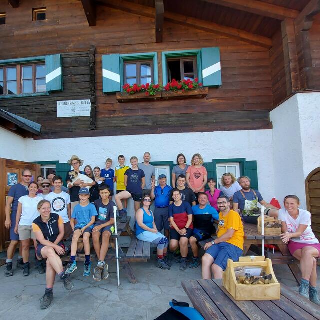 Mitglieder des Alpenverein Enns auf der Heinrich Hackel Hütte | Foto: Alpenverein Enns
