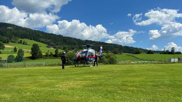 Hubschrauber des Bundesministeriums für Inneres (B.M.I) sowie der Rettungshelikopter "Martin1" waren am Sucheinsatz in Weißpriach am 21. August 2023 beteiligt. | Foto: Presse/Öffentlichkeitsarbeit Feuerwehrbezirk Lungau – Thomas Keidel