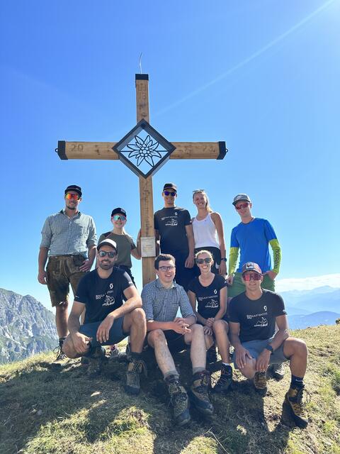Abordnung der LJ/JB Telfes mit hinten v.l.: Christoph Thaler, Anna Permoser, Fabio Permoser, Valentina Thaler, Markus Kössel und vorne: Mario Pittracher, Michael Wanker, Lea Guglberger, Jakob Eigentler | Foto: JB Telfes