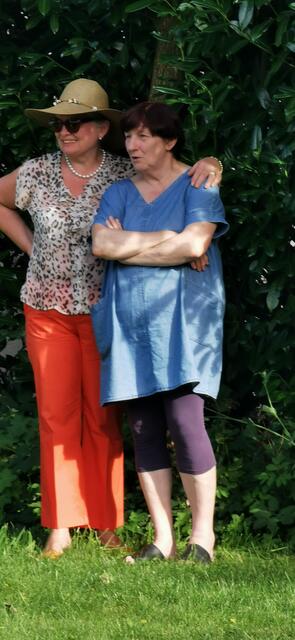Die Gastgeberin Annette Resch und die Organisatorin Elfi Schweiger. | Foto: Resch/Sauerzapf