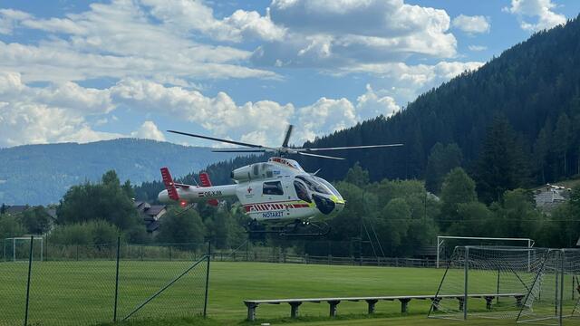 Hubschrauber des Bundesministeriums für Inneres (B.M.I) sowie der Rettungshelikopter "Martin1" waren am Sucheinsatz in Weißpriach am 21. August 2023 beteiligt. | Foto: Presse/Öffentlichkeitsarbeit Feuerwehrbezirk Lungau – Thomas Keidel