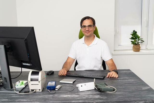 Wer in einer schnelllebigen Welt einen Arzt sucht, der sich ausreichend Zeit für seine Patientinnen und Patienten nimmt, ist in der Wahlarztordination von Oberarzt Dr. Mras gut aufgehoben. | Foto: Dr. Mras