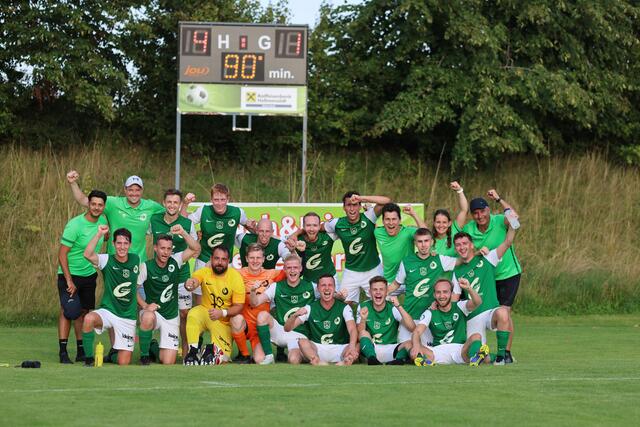 Gute Stimmung zum Saisonauftakt: Hellmonsödt schnappe sich die ersten drei Punkte dieser Saison im Derby gegen Eidenberg. | Foto: Reischl