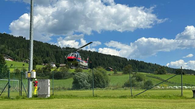 Hubschrauber des Bundesministeriums für Inneres (B.M.I) sowie der Rettungshelikopter "Martin1" waren am Sucheinsatz in Weißpriach am 21. August 2023 beteiligt. | Foto: Presse/Öffentlichkeitsarbeit Feuerwehrbezirk Lungau – Thomas Keidel