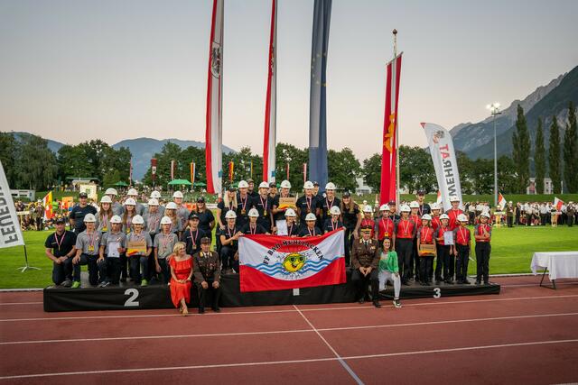 Die Siegergruppen des 24. Bundesfeuerwehrjugendleistungsbewerbs in Lienz. | Foto: ÖBFV/Patrick Schiesser