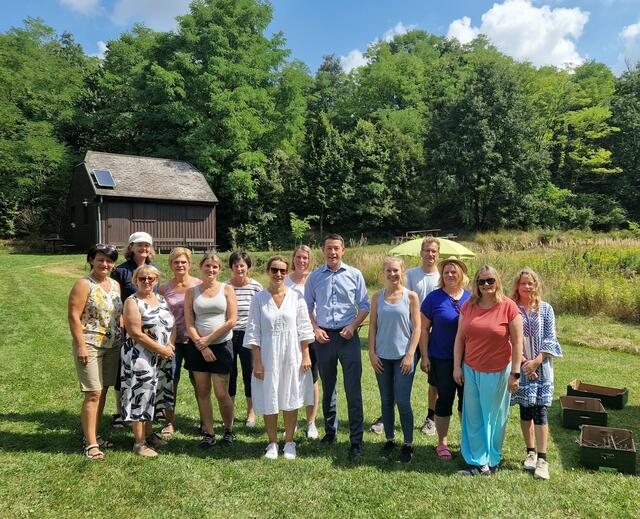 Eva Brunnhuber und das Team der Gesunden Gemeinde Hochleithen mit LAbg. Kurt Hackl | Foto: Schwab
