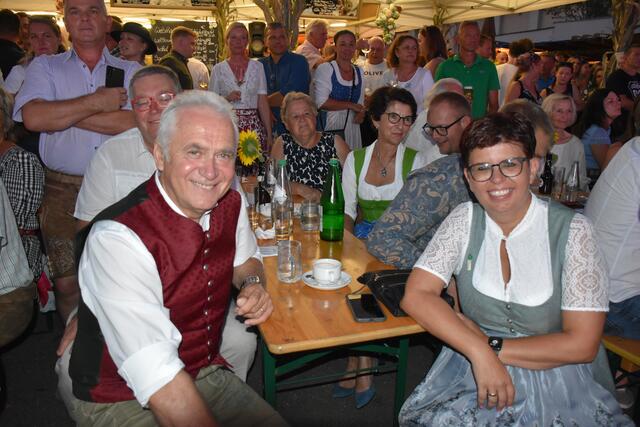 Gönnen sich eine kleine Pause, Bernadette Kerschler und Helmut Leitenberger. | Foto: Fischer