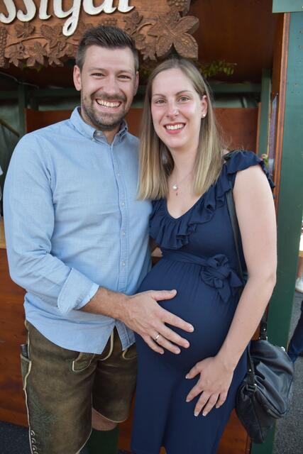 In freudiger Erwartung: Kellermeister Mario Weber (Weingut Kodolitsch) mit Gattin Martina | Foto: Fischer