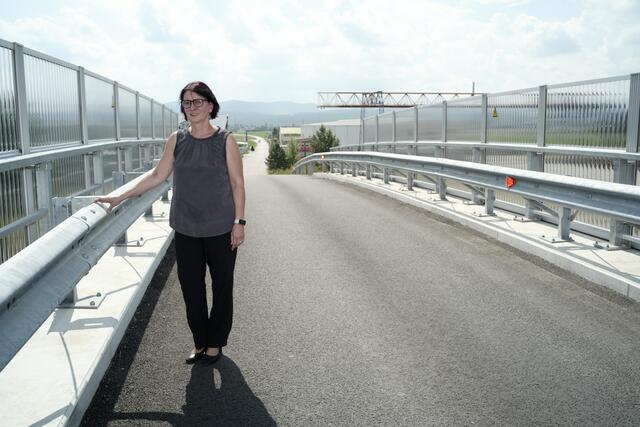 Andrea Kahofer bei der gefährlichen, unübersichtlichen Südbahn-Überführung Guglhupf. | Foto: Santrucek