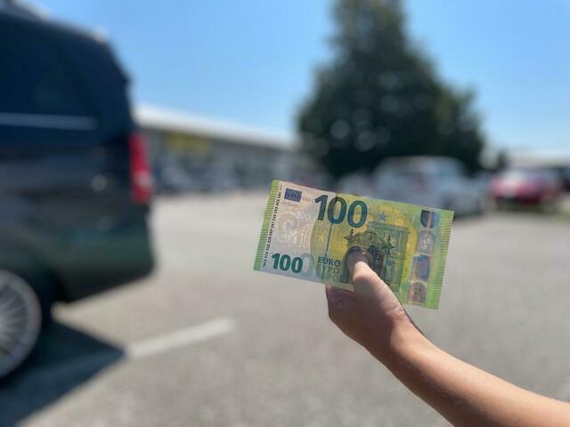 Der Gehörlosenverband Oberösterreich warnt vor mutmaßlichen Betrügern, die im Namen von Gehörlosen auf Supermarkt-Parkplätzen Geld sammeln.  | Foto: Ulrike Plank