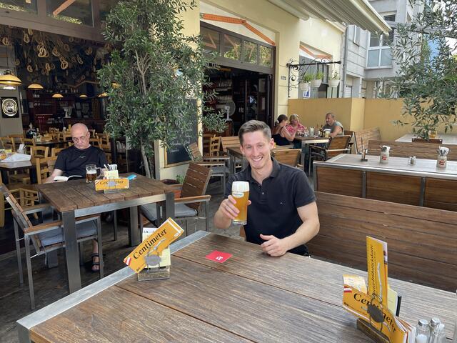 Pollischansky trinkt gern ein Schladminger zu Ribs. | Foto: Luise Schmid