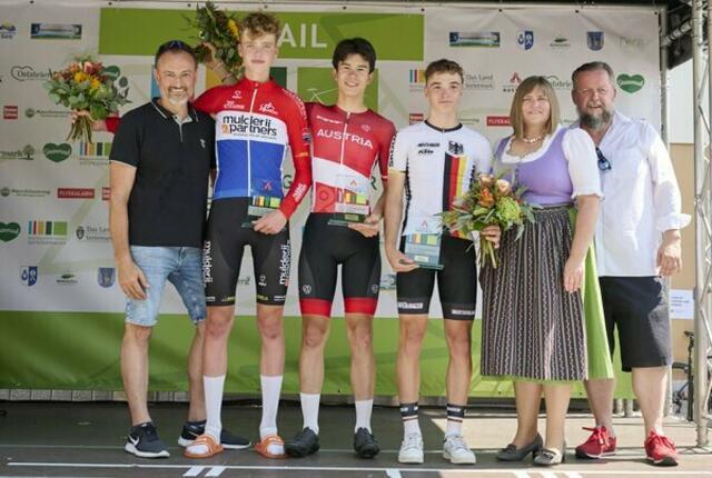 Die Sieger wurden in Passail von Bürgermeisterin Eva Karrer und ihren Gemeindekollegen ausgezeichnet. | Foto: Klaus Titzer