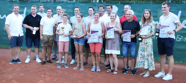 Die erfolgreichen Teilnehmerinnen und Teilnehmer der Gmundner Tennisstadtmeisterschaften. | Foto: UTC Gmunden
