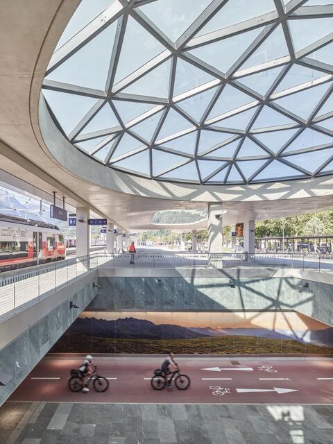 Das Lienzer Mobilitätszentrum konnte die Jury überzeugen. Es wurde für den Bauherr:innenpreis 2023 nominiert. | Foto: Kurt Hörbst