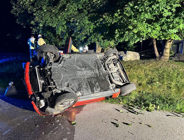 Ein 79-Jähriger kam mit dem Auto von der Straße ab. | Foto: ZOOM.Tirol