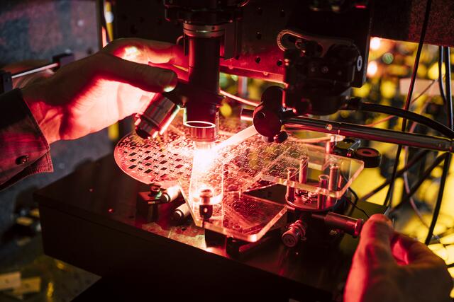 MAT-Optiklabor | Foto: Bernhard Bergmann