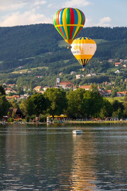 Ein übliches Bild: Über dem Stubenbergsee sind oft die Heißluftballone zu sehen. | Foto: Gemeinde Stubenberg