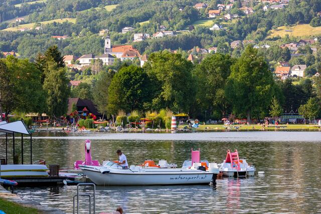 Am Stubenbergsee gibt es etliche Tretboote zu mieten - auch in unterschiedlichen Größen und Ausführungen. | Foto: Gemeinde Stubenberg