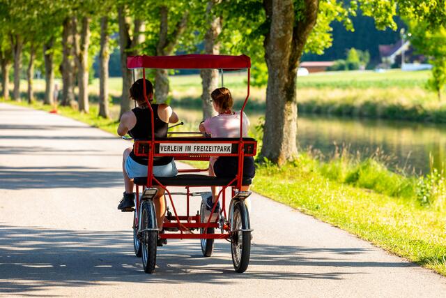 Am Stubenbergsee gibt es etliche Attraktionen, wie etwa Tandems zum Ausleihen. | Foto: Gemeinde Stubenberg