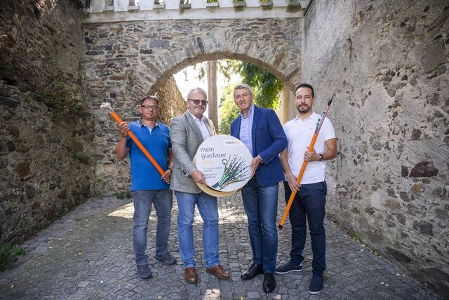 v.li.n.re.: Markus Möstl kabelplus techn. Projektleitung, Josef Wildam Bürgermeister Rossatz-Arnsdorf Wolfgang Schäffer Geschäftsführer kabelplus, Volkan Tembel kabelplus Privatkundenvertrieb | Foto: kabelplus / Matejschek