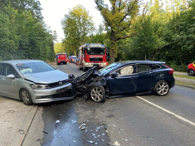 Zu einem schweren Verkehrsunfall ist es am Mittwochnachmittag, 23. August, gekommen.  | Foto: Berufsfeuerwehr Wien