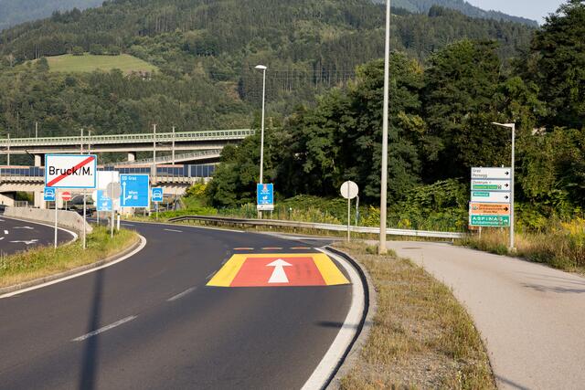 Diese neue Farmarkierung hat viele Autofahrer irritiert. | Foto: Martin Meieregger
