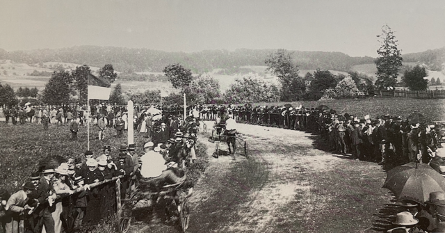 Der Trabrennplatz in Schärding befand sich auf der Kapsreiter-Pramwiese. Vor dem Jahr 1898 fanden die Pferderennen im Grüntal statt.  | Foto: Chronik Schärding