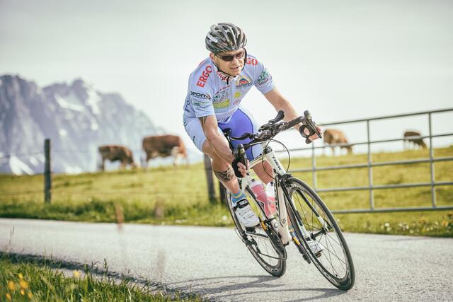 Markus Brandl benötigte die Unterstützung seines Betreuer-Teams wie selten zuvor, denn er stand bei diversen Streckenabschnitten kurz vorm Aufgeben des Rennens. | Foto: Christoph Huber