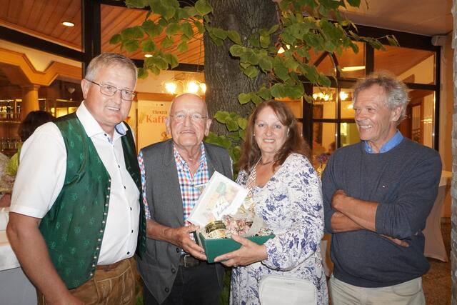 Ölspur-Obmann Bgm. Josef Waltl, Gernot und Ulrike Becwar und Karl Posch. | Foto: Löschnig