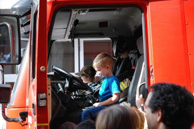 Beim Tag der offenen Tür können Kinder wie Erwachsene Fahrzeuge, Räumlichkeiten und Ausrüstung der Grazer Berufsfeuerwehr besichtigen. | Foto: Stadt Graz