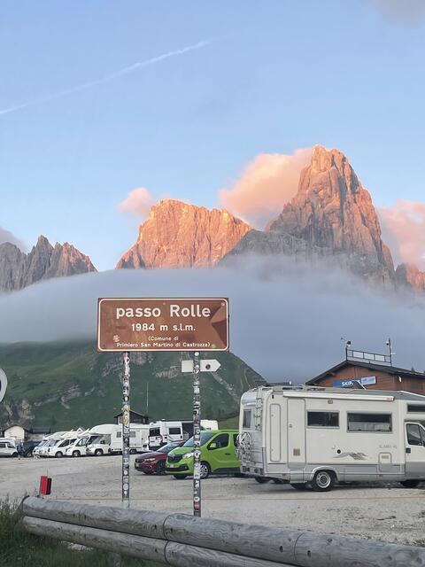 Für einen Seitenblick war Zeit: Abendstimmung am Passo Rolle auf 1.984 Meter. | Foto: privat