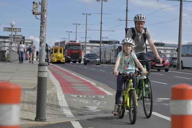 Mit der App von Bike Citizens können Linzerinnen und Linzer in Zukunft ihre Radfahrten dokumentieren und dadurch Bonuspunkte sammeln. Diese können in 20 Linzer Partnerbetrieben eingelöst werden. | Foto: BRS/Archiv