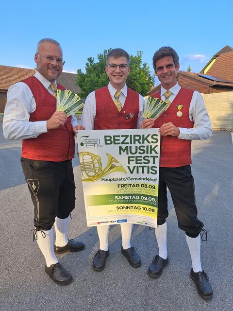 Günther Vogler, Florian Bauer und Markus Hofbauer feuen sich schon auf drei Tage im Zeichen der Blasmusik. | Foto: MV Vitis