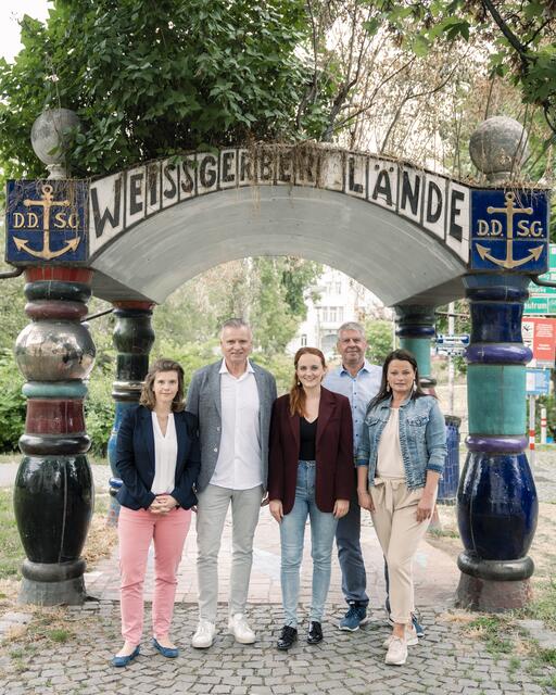 Gemeinderätin &amp; Verkehrssprecherin  Elisabeth Olischar, Landstraßer Bezirksrat Karl Koy,  Gemeinderätin für die Landstraße Laura Sachslehner, Klubobmann der VP Landstraße Ernst Tauschmann und Klubobfrau der VP Simmering Anita Müllner ​(v.l.) kämpfen weiter für eine Wasserbuslinie. | Foto: ÖVP