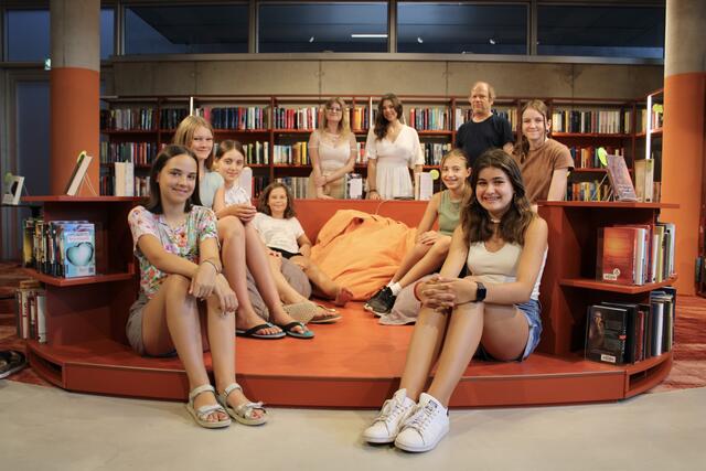 Gemeinsam schreibt sich's leichter: Die Stadtbibliothek verwandelte sich im Rahmen der Schreibzeit Leoben in eine Werkstätte für junge Talente. | Foto: RegionalMedien Steiermark
