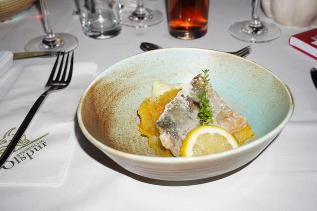 Gang 4: Saibling-Filet auf Kürbis-Sauerkraut | Foto: Löschnig