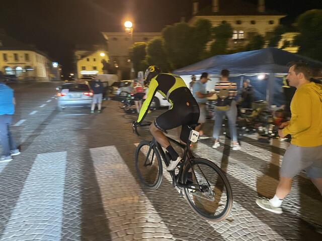 Nachtschicht am Rad und reger Betrieb bei der Time Station in Agordo. | Foto: privat