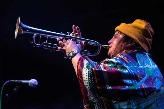 Trompeterin Jamie Branch zierte das Cover des artacts Festivals 2021. | Foto: Petra Cvelbar