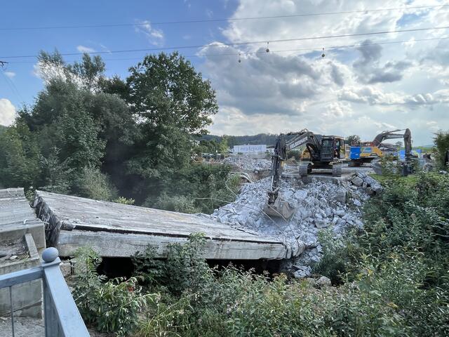 In Lengau werden gerade viele Bauprojekte – wie hier die Brücke in Friedburg – umgesetzt. | Foto: Gemeinde Lengau
