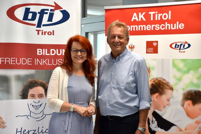 Landesrätin MMag.a Dr.in Cornelia Hagele mit AK Präsident Erwin Zangerl. | Foto: © Land Tirol/Jansenberger